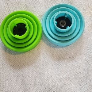 2 collapsible hair diffusers 1 blue and 1 green